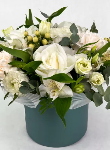 Цветы в коробке «Романс» от интернет-магазина цветов в 